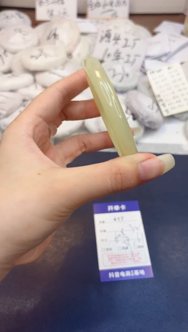 石英质玉手镯未镶嵌417-美人条晴水-圈口60