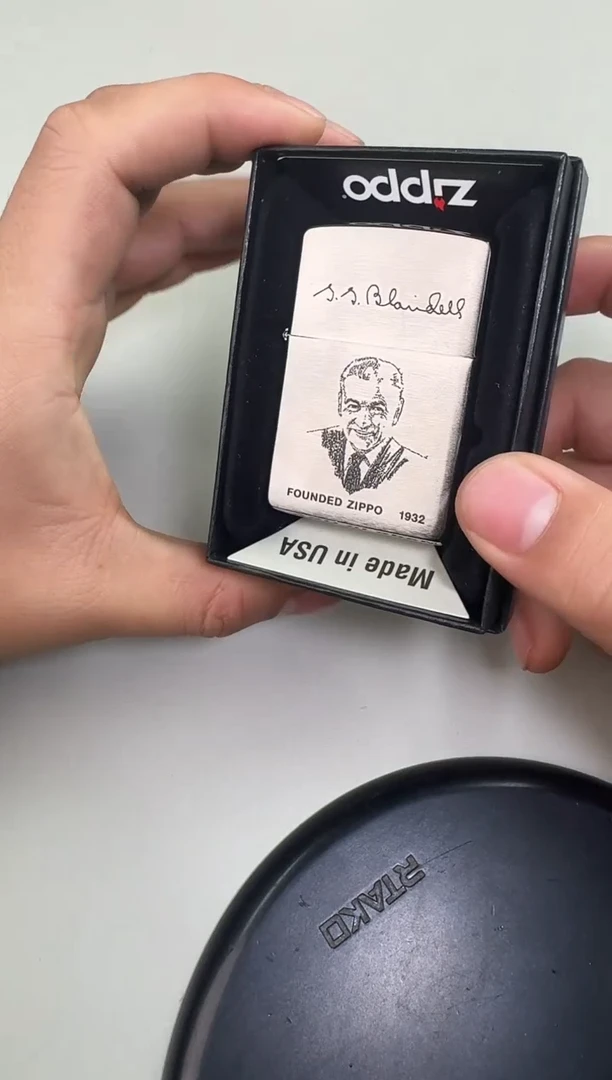 铜200FL创始人肖像签名