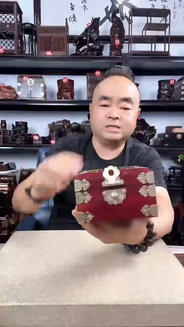木瑕疵正方盒老李红木工艺品