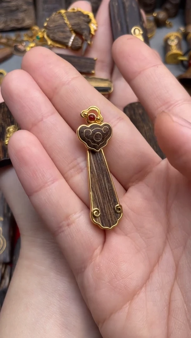 沉香吊坠刘*森沉香吊坠4