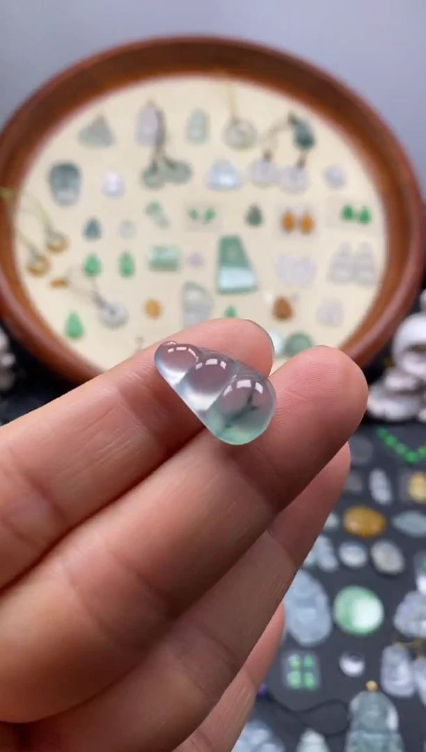 颈饰未镶嵌翡翠高冰飘花豆子/芬