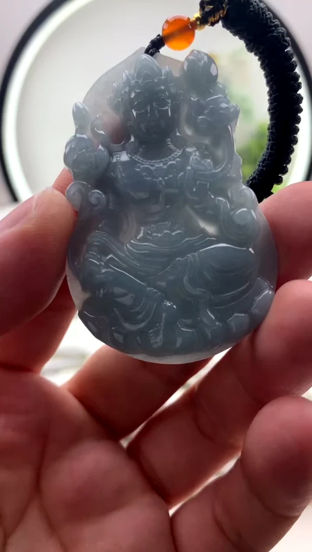 翡翠未镶嵌颈饰观音1