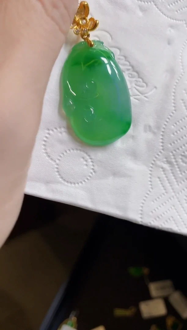翡翠18K金镶嵌颈饰如意