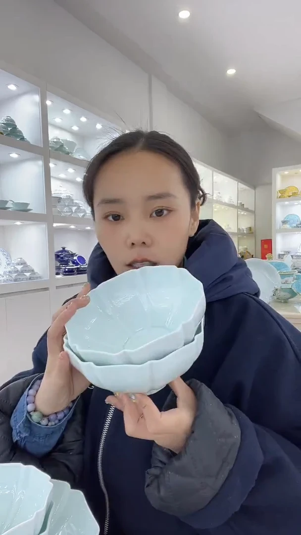 【闪购商品】瓷片莲展地面碗两个