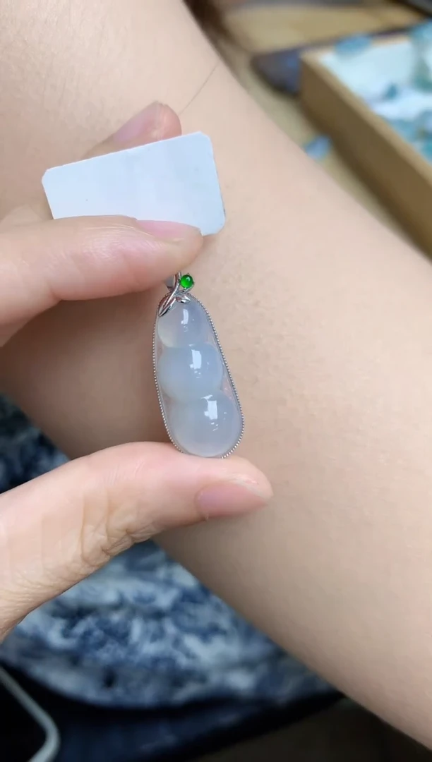翡翠18K金镶嵌颈饰天然缅甸A货翡翠