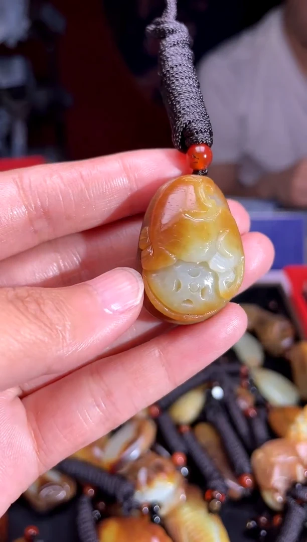 和田玉未镶嵌颈饰1