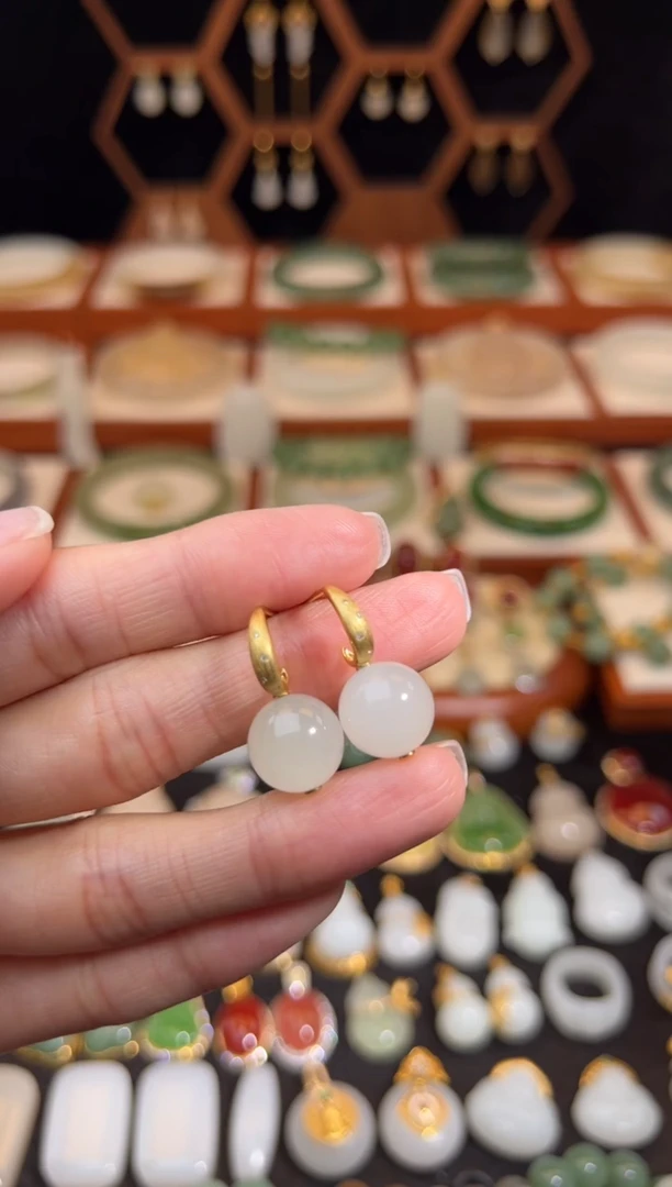 18K金镶嵌和田玉耳饰福利