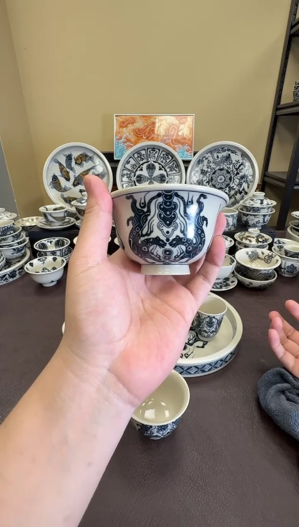 二号釉金钱豹压手杯