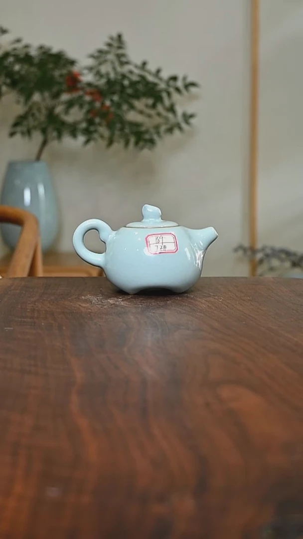 72#四季纳福壶 天青 微瑕 朱家汝窑款