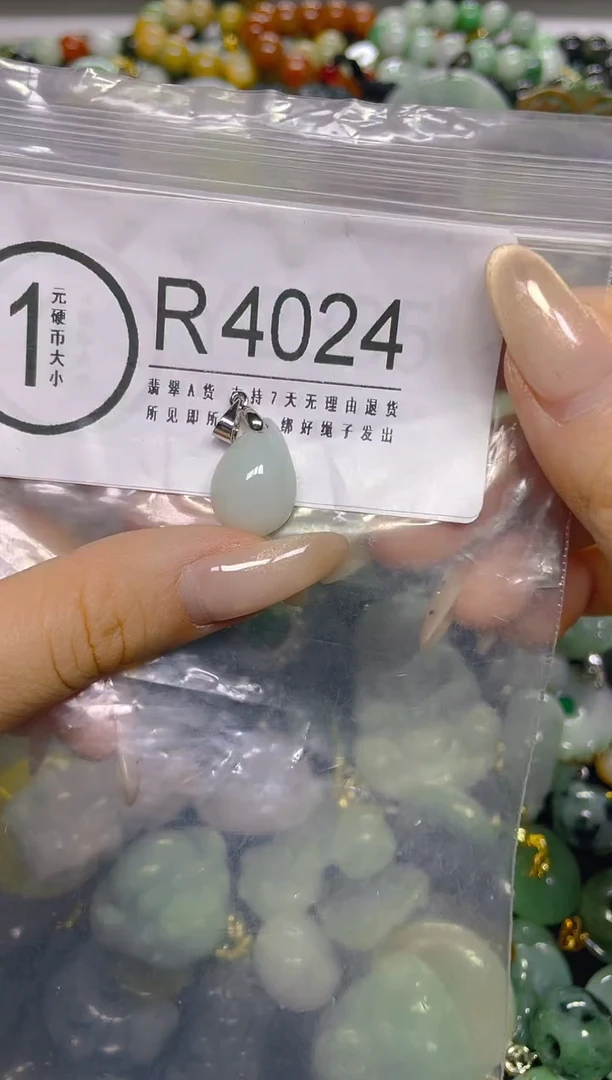 颈饰未镶嵌翡翠/ R /翡翠A货，一件也是批发价