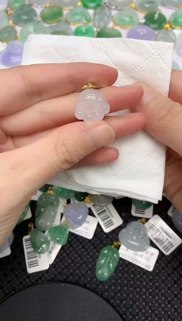 颈饰18K金镶嵌翡翠111111111111