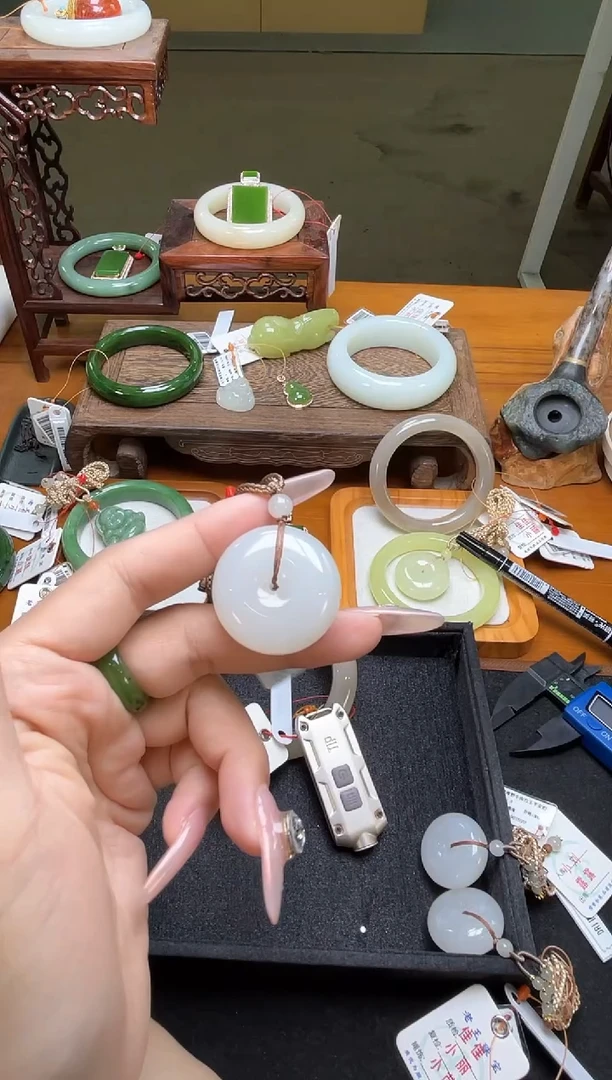 吊坠(不含链)未镶嵌和田玉新疆黑山 平安扣