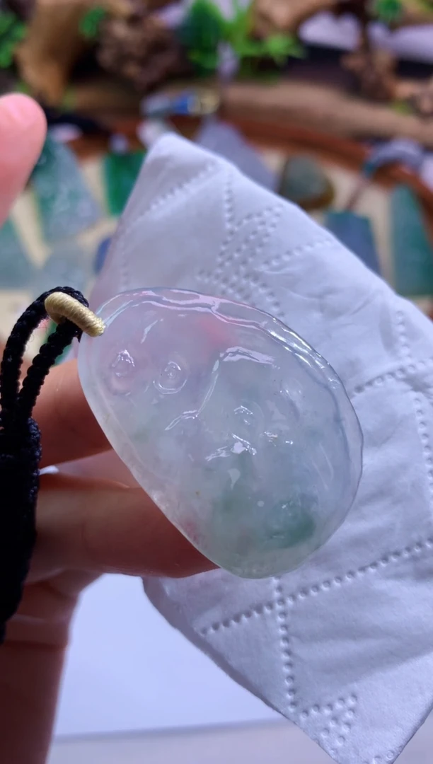 翡翠未镶嵌颈饰