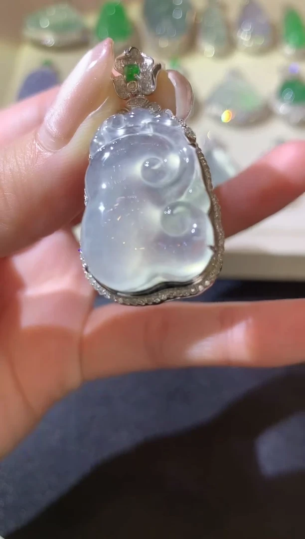 【闪购商品】翡翠吊坠(不含链)18K金镶嵌B31