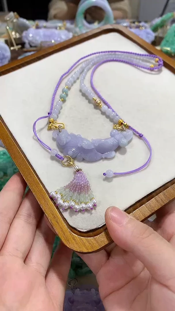 颈饰未镶嵌翡翠吊坠