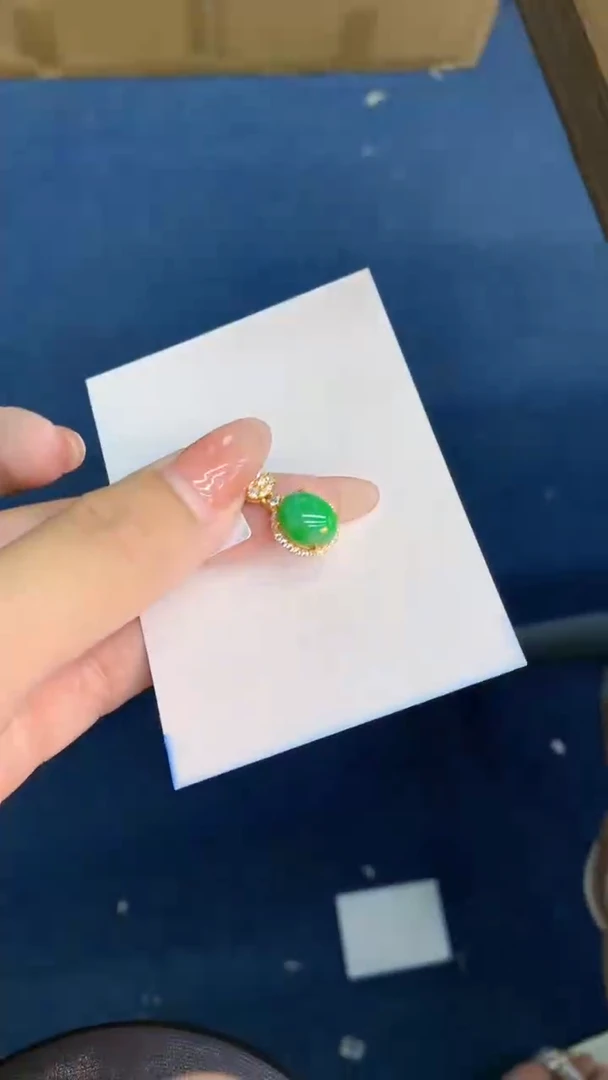 翡翠未镶嵌吊坠(不含链)1