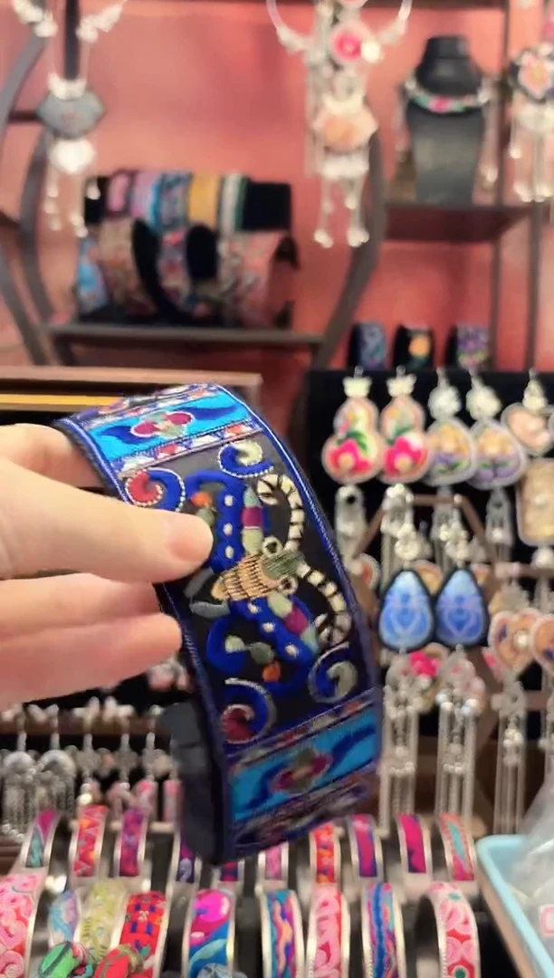 织绣 云织谣民族风精美饰品   255