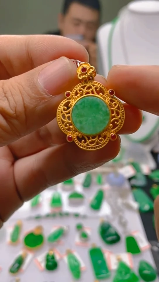 【闪购商品】翡翠颈饰18K金镶嵌新号开播，全场乱卖