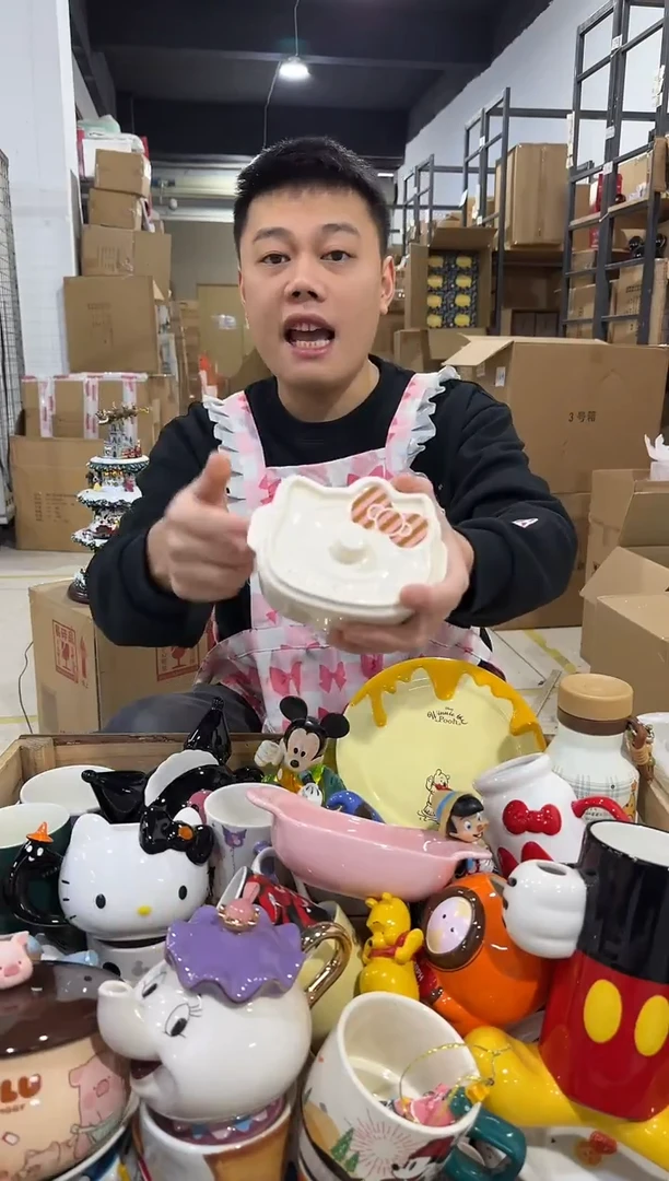 瓷片白色kt猫炖盅