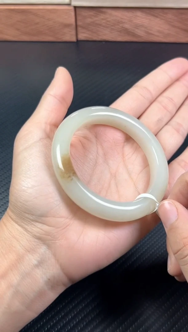 未镶嵌手镯和田玉黑山微色差 55+mM