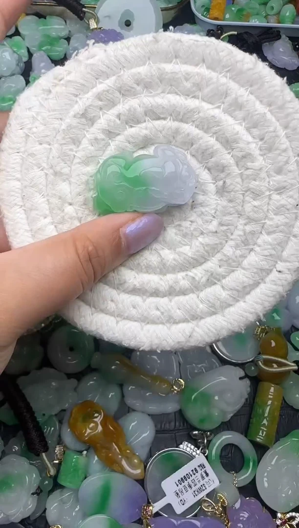 颈饰未镶嵌翡翠缅甸翡翠吊坠