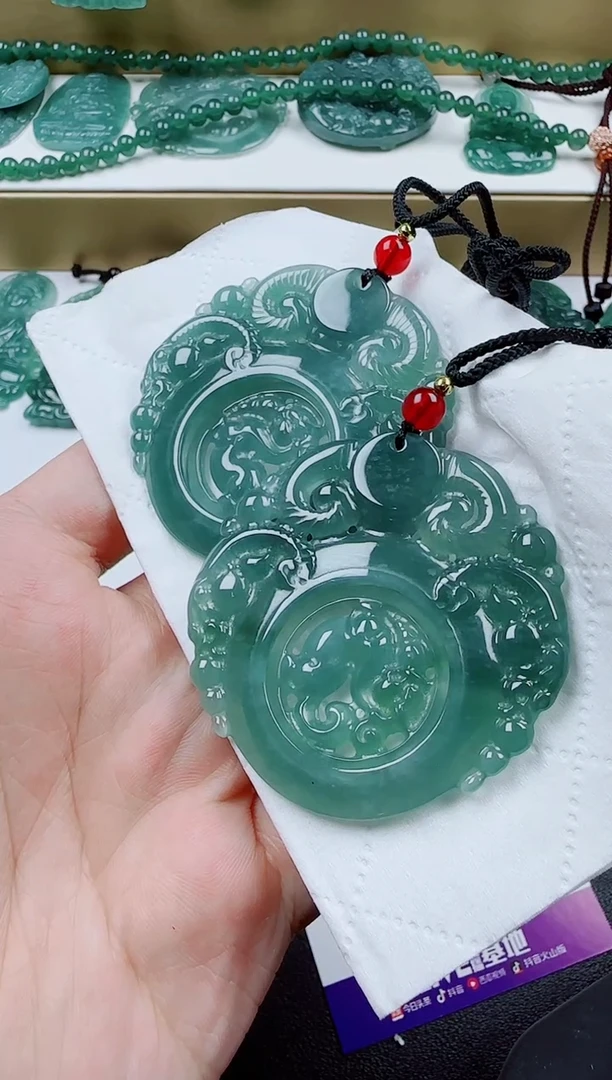 翡翠未镶嵌颈饰三羊多样性发货随机一件发货