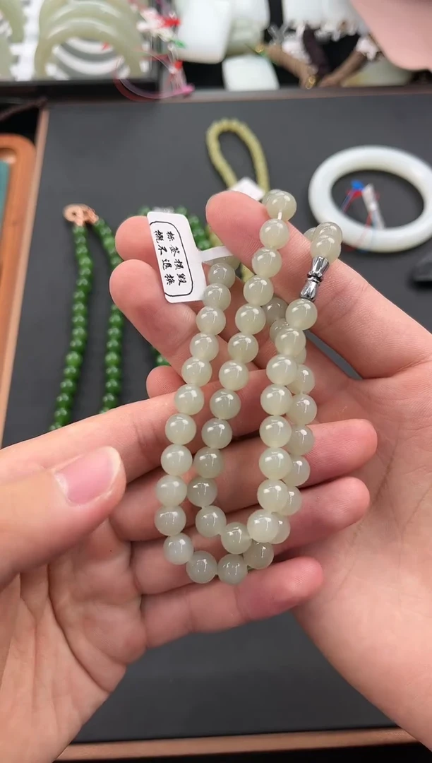 手串未镶嵌和田玉且末高青白卡8 项链微色差
