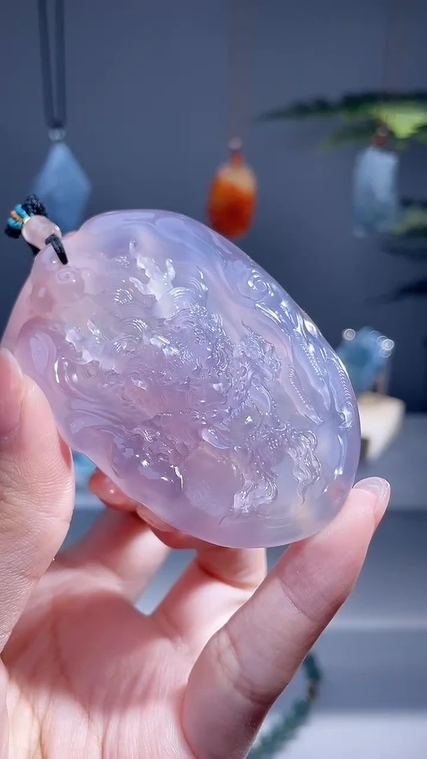未镶嵌颈饰玛瑙/玉髓龙牌