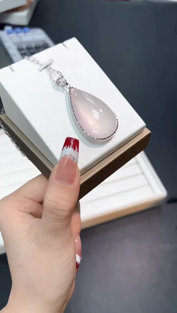 【闪购商品】水晶吊坠(不含链)银S925镶嵌93N多样性发其一/1个