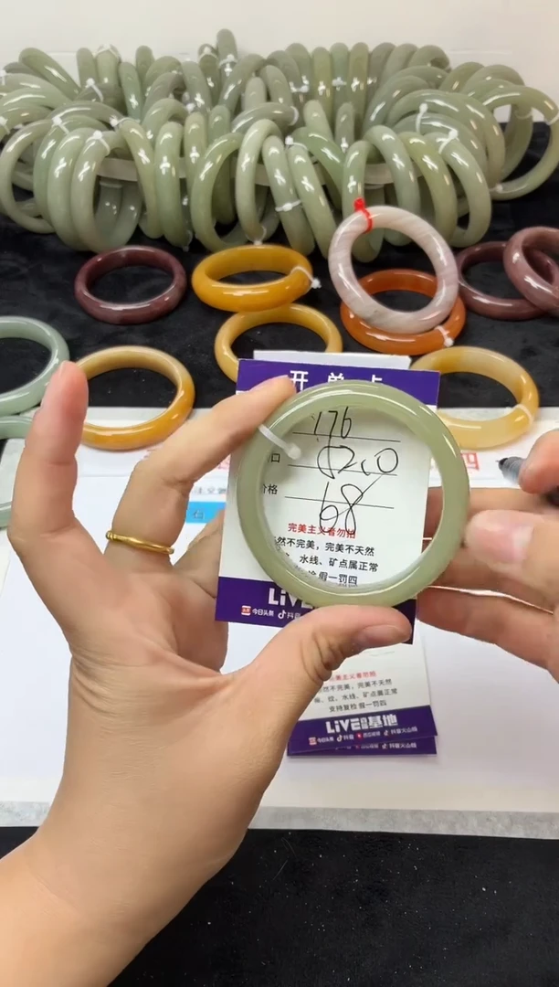 未镶嵌手镯石英质玉176