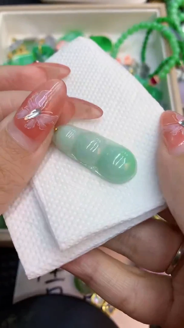 颈饰未镶嵌翡翠1
