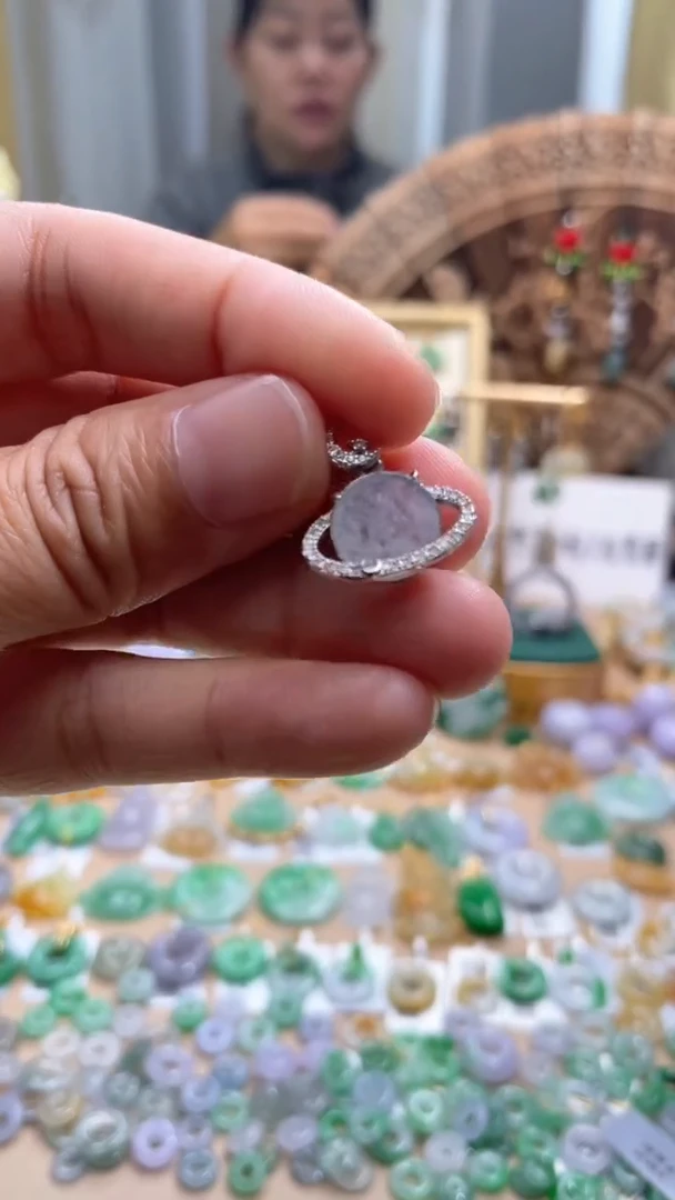 【闪购商品】翡翠颈饰未镶嵌无事牌