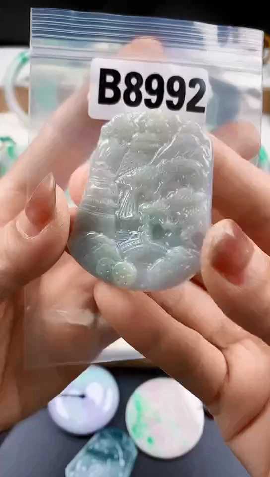 颈饰未镶嵌翡翠天然翡翠吊坠·挂件