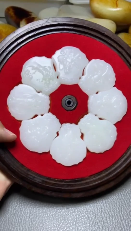 未镶嵌和田玉挂件纪**.和田玉