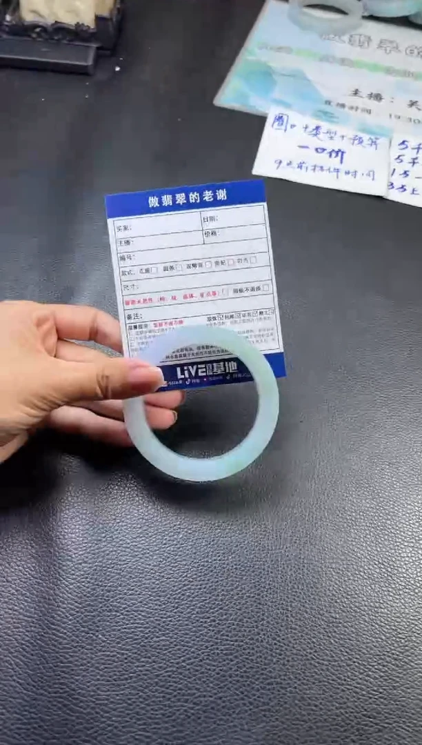 未镶嵌定制手镯不退不换定制翡翠雄*定制手镯不退不换