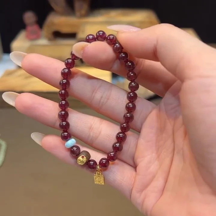 单圈石榴石手串搭配牌子吊坠手链D3314多样性发一