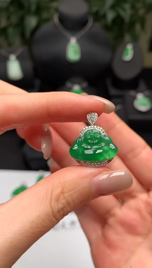 翡翠18K金镶嵌颈饰佛公