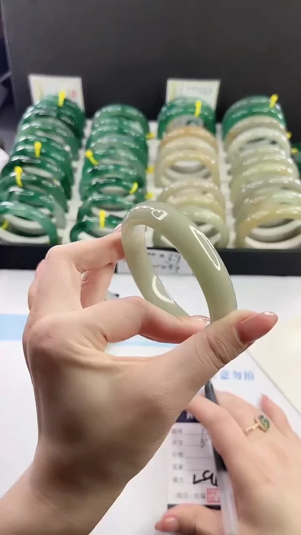 未镶嵌手镯石英质玉多样性发货L96