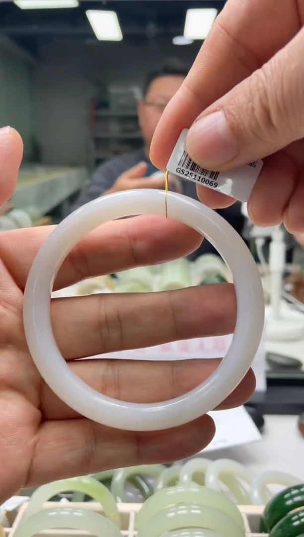 【闪购商品】和田玉手镯未镶嵌编码 0069圈口63-65