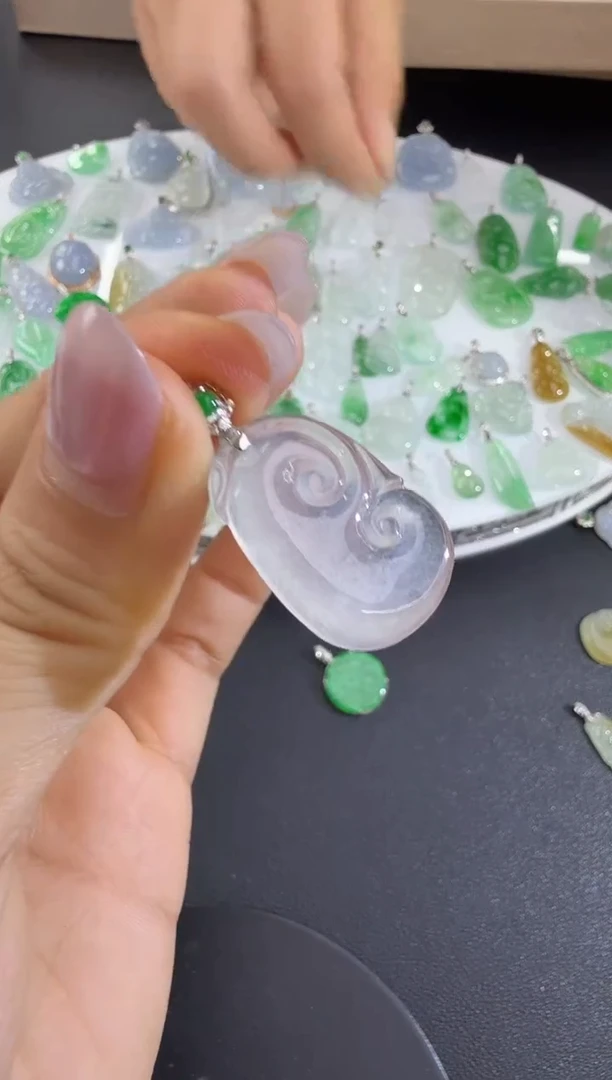 颈饰18K金镶嵌翡翠H1110-1501-220