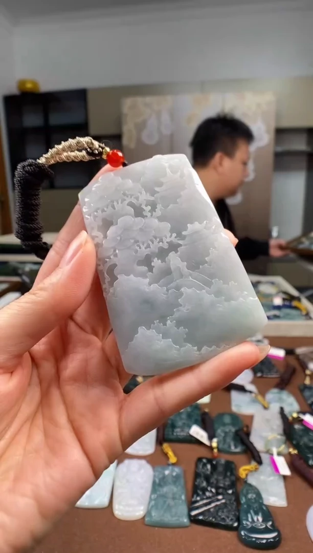 颈饰未镶嵌翡翠 多样性发其一