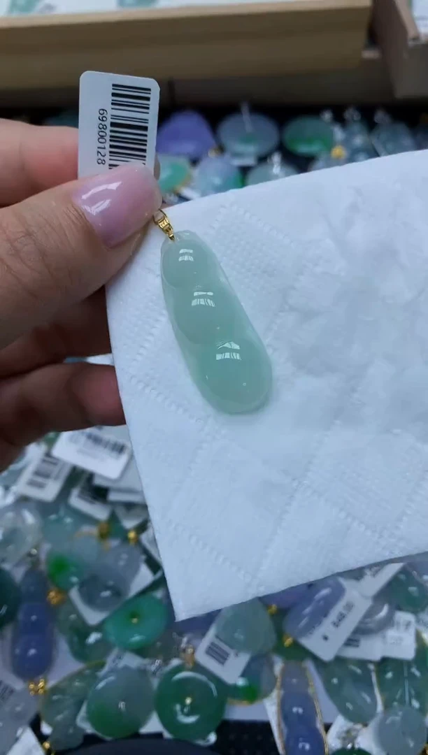 颈饰18K金镶嵌翡翠1111111111
