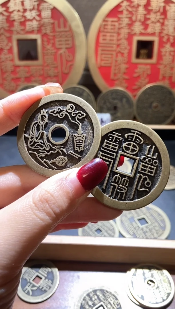 【闪购商品】铜现代翻砂铜工艺品2枚一对脖挂绳+2