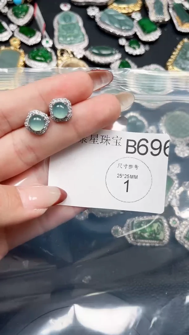 【闪购商品】翡翠颈饰未镶嵌送皮绳696
