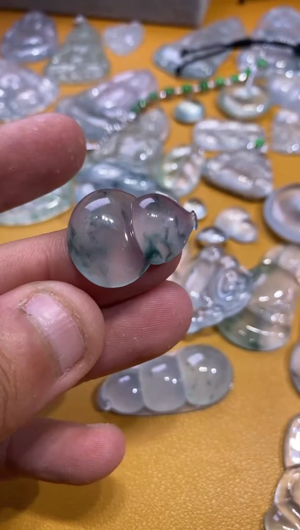 吊坠(不含链)未镶嵌翡翠葫芦16800  25.7  19.9  5.4