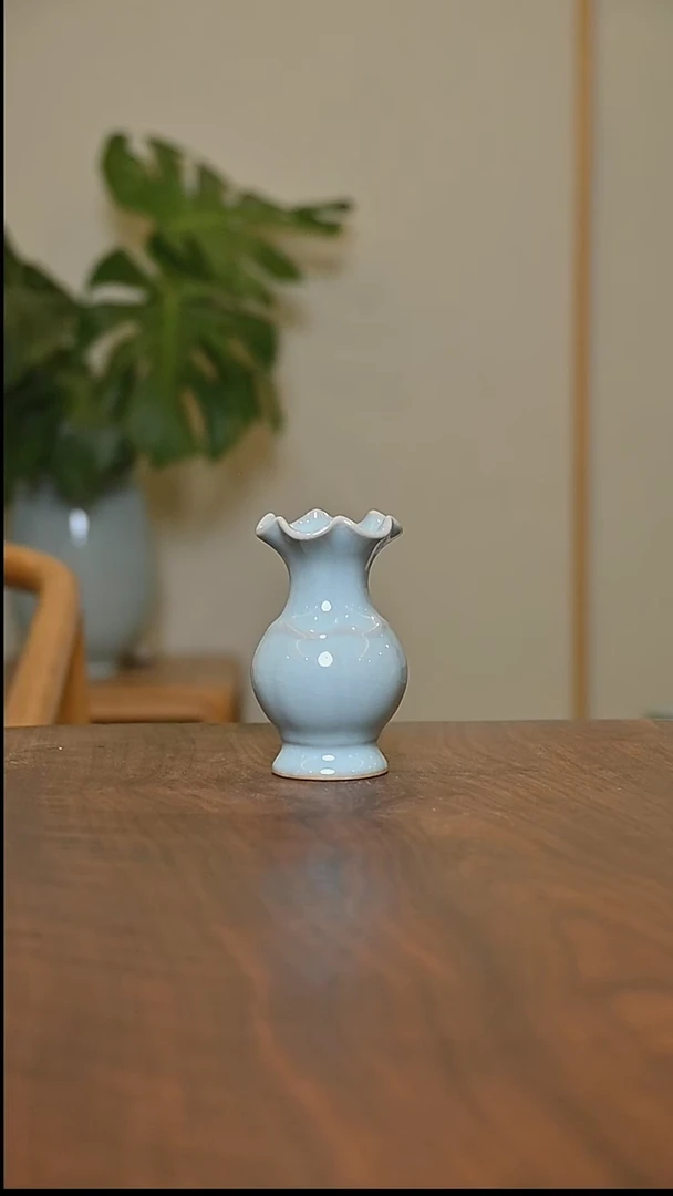 天青釉 小荷口瓶 微瑕 朱家汝窑款9cm