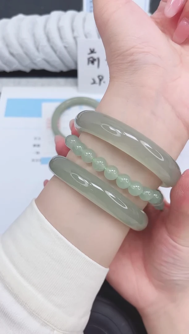 未镶嵌手镯石英质玉50-62.5