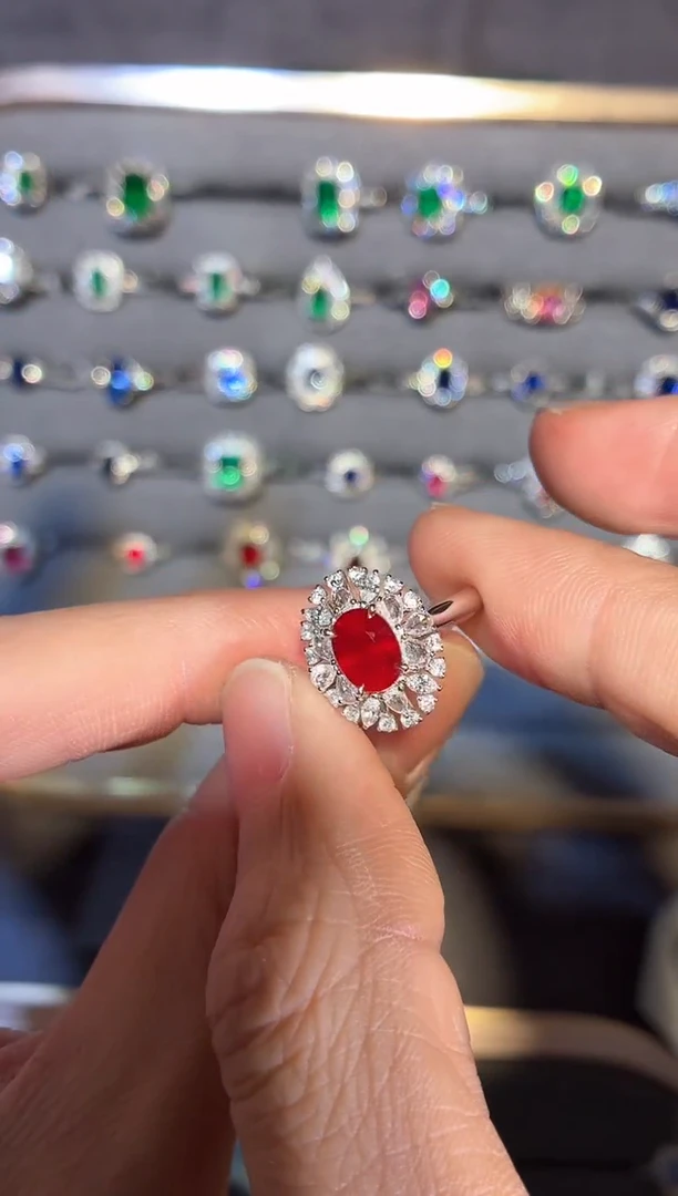 18K金镶嵌戒指红宝石【闪购】1.79ct/同步展会价/无烧鸽血红