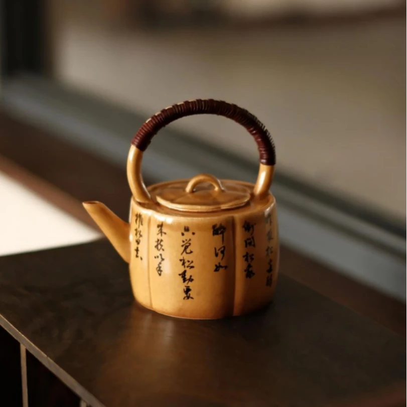 斋居·赤金琉璃-梵山堂-诗文对影小提梁壶-230ml（W0666）