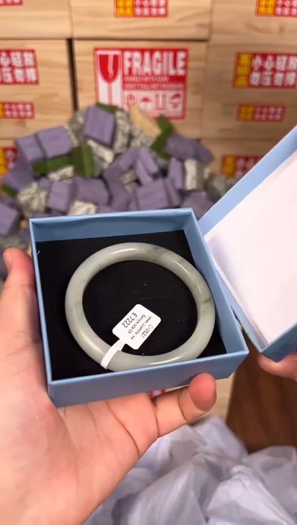 未镶嵌手镯石英质玉C0527